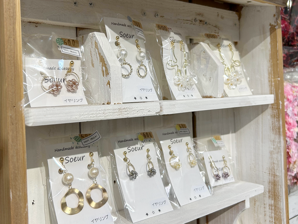 handmade accessory soeur（スール）の店内写真-011　イヤリング